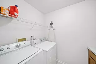 203 Tanglewood Dr, Glen Ellyn, IL 60137 - Photo 14