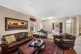 203 Tanglewood Dr, Glen Ellyn, IL 60137 - Photo 4