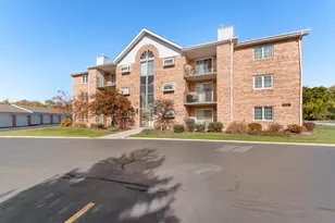 18302 Robin Ln, Homewood, IL 60430 - Photo 2