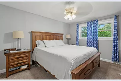 908 E 159th Place, South Holland, IL 60473 - Photo 8
