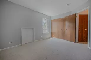 1069 Talbots Ln, Elk Grove Village, IL 60007 - Photo 14
