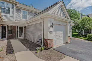 1069 Talbots Ln, Elk Grove Village, IL 60007 - Photo 1