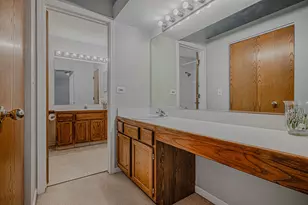 1069 Talbots Ln, Elk Grove Village, IL 60007 - Photo 18