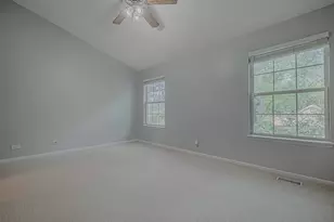 1069 Talbots Ln, Elk Grove Village, IL 60007 - Photo 16