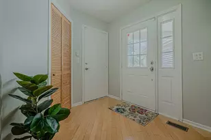 1069 Talbots Ln, Elk Grove Village, IL 60007 - Photo 12