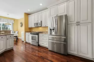 469 Bay Tree Cir, Vernon Hills, IL 60061 - Photo 12