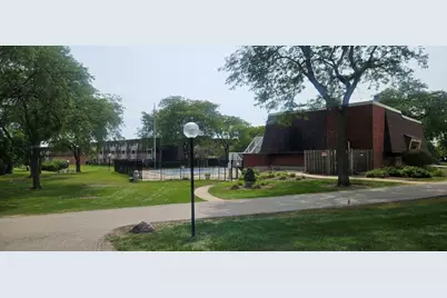 1 Villa Verde Drive #210, Buffalo Grove, IL 60089 - Photo 2