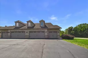 639 Queens Ct, Rockton, IL 61072 - Photo 2