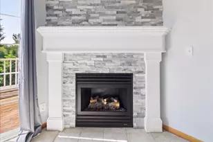 639 Queens Ct, Rockton, IL 61072 - Photo 8