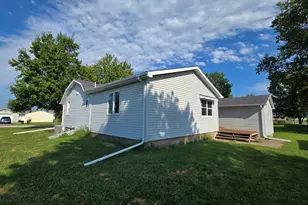 506 SW 10th Ave, Aledo, IL 61231 - Photo 2