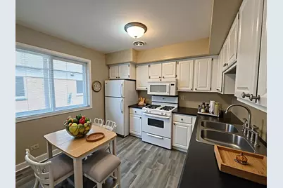 606 S Milwaukee Avenue #B, Libertyville, IL 60048 - Photo 6