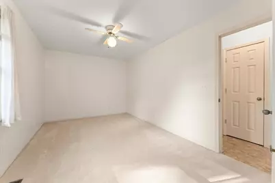 915 E Grant Street, Monticello, IL 61856 - Photo 16