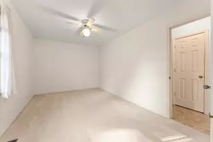 915 E Grant St, Monticello, IL 61856 - Photo 16