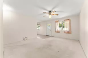 915 E Grant St, Monticello, IL 61856 - Photo 6