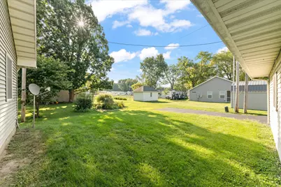915 E Grant Street, Monticello, IL 61856 - Photo 32