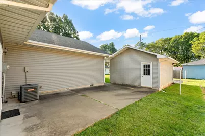 915 E Grant Street, Monticello, IL 61856 - Photo 26
