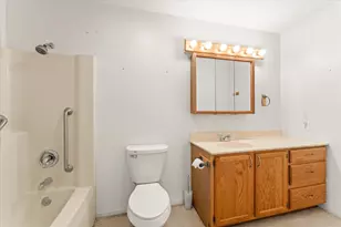 915 E Grant St, Monticello, IL 61856 - Photo 22