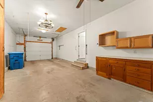 915 E Grant St, Monticello, IL 61856 - Photo 24