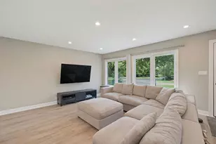 403 Springsouth Rd, Schaumburg, IL 60193 - Photo 6
