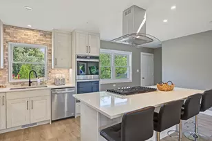 403 Springsouth Rd, Schaumburg, IL 60193 - Photo 8