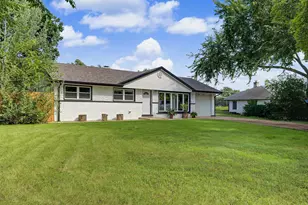 403 Springsouth Rd, Schaumburg, IL 60193 - Photo 2