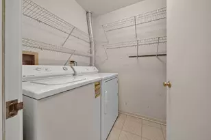 1402 W Hawkes St, Arlington Heights, IL 60004 - Photo 16