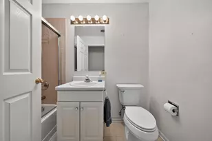 1402 W Hawkes St, Arlington Heights, IL 60004 - Photo 24
