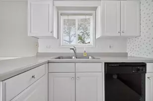 1402 W Hawkes St, Arlington Heights, IL 60004 - Photo 8