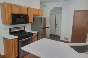 8525 Sawyer Ct, Joliet, IL 60431 - Photo 6