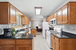 2751 Harbor Dr, Joliet, IL 60431 - Photo 8