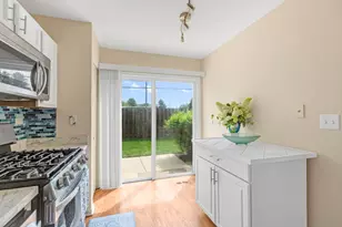 1187 Windham Ln, Elk Grove Village, IL 60007 - Photo 4