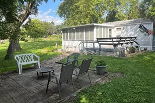 1009 Bay Rd, McHenry, IL 60051 - Photo 2