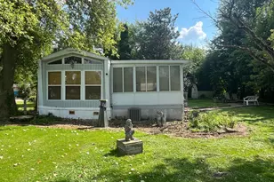 1009 Bay Rd, McHenry, IL 60051 - Photo 1