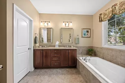 1657 Hickory Drive, Hoffman Estates, IL 60192 - Photo 22