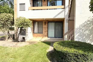174 E Springbrook Dr, Bloomingdale, IL 60108 - Photo 4