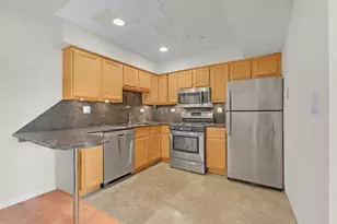 617 Limerick Ln, Schaumburg, IL 60193 - Photo 2