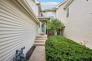 1052 Woodhill Ct, Elgin, IL 60120 - Photo 2