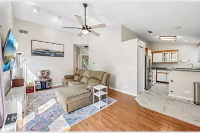1052 Woodhill Court, Elgin, IL 60120 - Photo 4