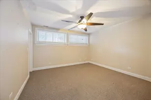 2425 W Arthington St, Chicago, IL 60612 - Photo 16