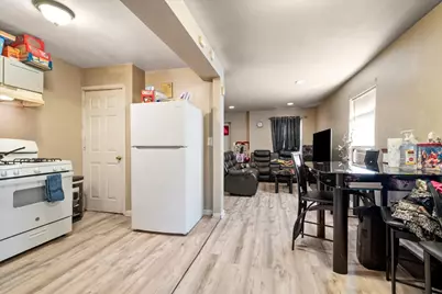 735 E 105th Place, Chicago, IL 60628 - Photo 6