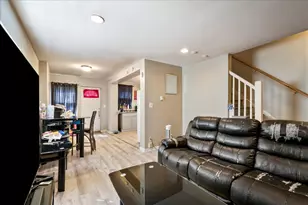 735 E 105th Pl, Chicago, IL 60628 - Photo 2