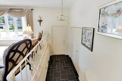 2314 E Lillian Lane, Arlington Heights, IL 60004 - Photo 2