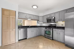 620 N Charter Hall Dr, Palatine, IL 60067 - Photo 8