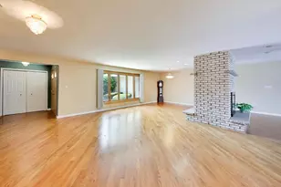 757 Oakwood Dr, Westmont, IL 60559 - Photo 8