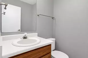 1432 Hampshire Ct, Roselle, IL 60172 - Photo 10