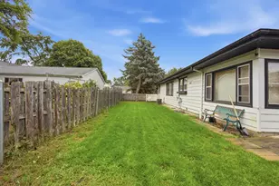 270 Berkshire Dr, Crystal Lake, IL 60014 - Photo 20