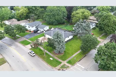 270 Berkshire Drive, Crystal Lake, IL 60014 - Photo 4