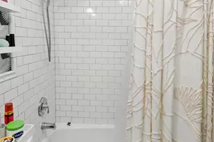 3930 N Pine Grove Ave, Chicago, IL 60613 - Photo 12