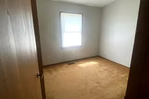 1826 Kerrybrook Ct, Sycamore, IL 60178 - Photo 6