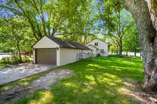 154 Beachview Ct, Varna, IL 61375 - Photo 2